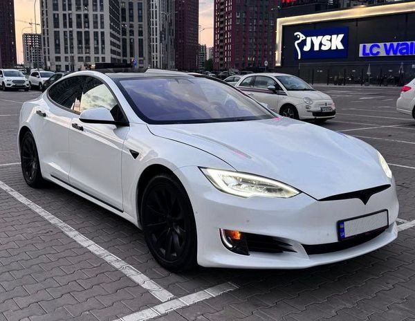 168 Электрокар Tesla Model S белая прокат без водителя аренда с водителем Киев - изображение 1