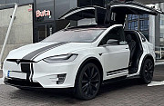 001 Tesla Model X белая электрический внедорожник арендовать на свадьбу Киев