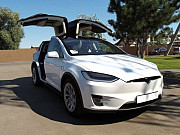 001 Tesla Model X белая электрический внедорожник арендовать на свадьбу Киев