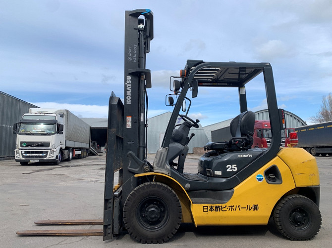 Вилочний автонавантажувач Komatsu, з бічним зсувом та щоглою 4.5 метри. 2018 года випуску Житомир - изображение 1