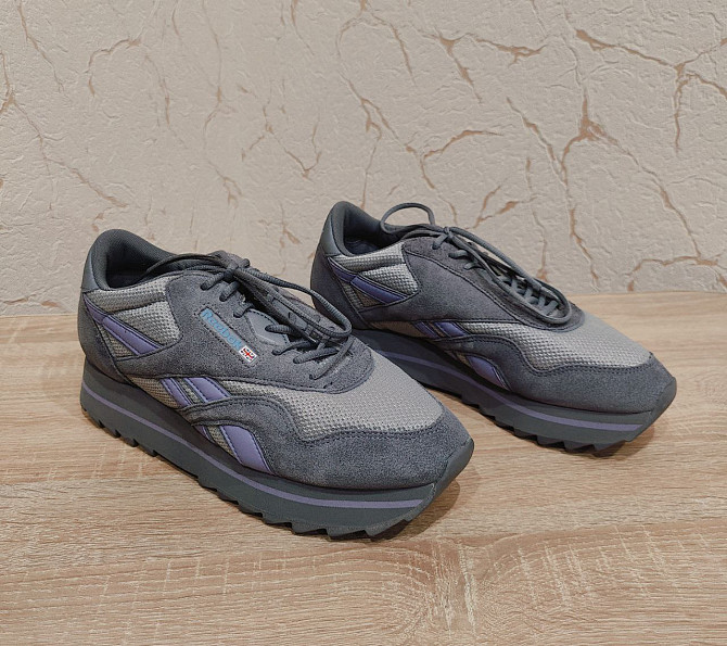 Оригінальні нові замшеві кросівки снікерси Reebok 40.5р./26.5 см Раздельная - изображение 1