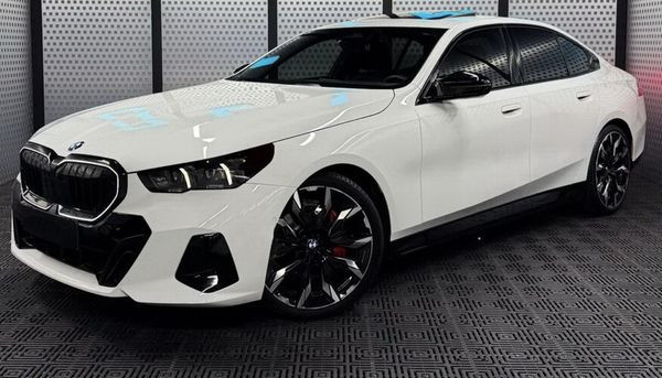 424 BMW 5 G60 белая прокат без водителя Киев - изображение 1
