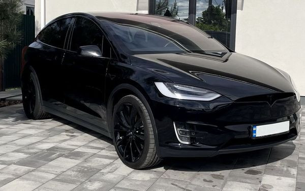 121 Прокат Tesla Model X черная без водителя в Киеве Київ - изображение 1