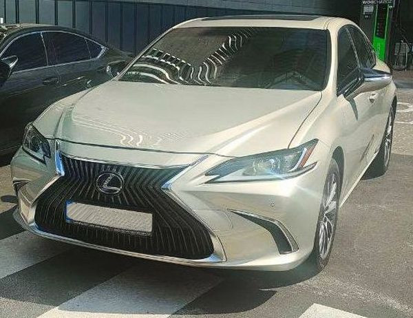 430 Авто на свадьбу Lexus ES 300h золотой аренда с водителем Київ - изображение 1
