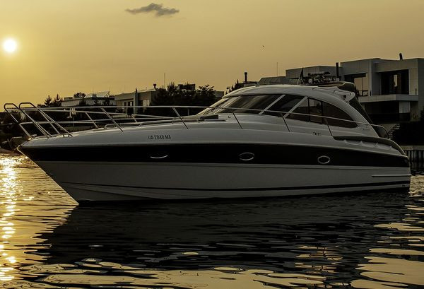 Прокат аренда катера яхты Bavaria 37 Sport HT VIP ресторан Заферано Золоче Киев - изображение 1