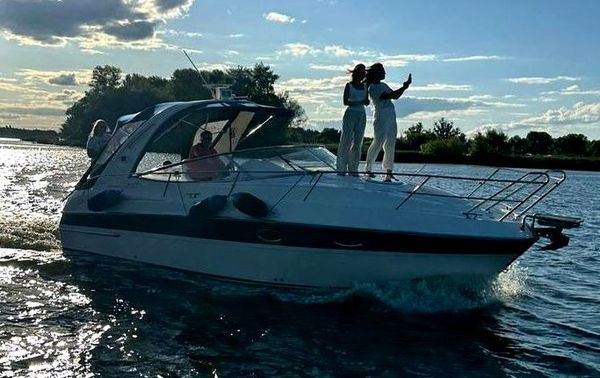 Аренда VIP яхты Bavaria 27 в Киеве — яхта на день рождения, фотосессию, свадьбу, съемку Киев - изображение 1