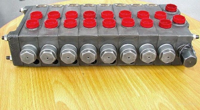 Гидрораспределитель РХ-346 девяти секционный Мелитополь - изображение 1