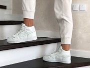 Женские зимние кроссовки белые Air Jordan 1 Retro 8680 Мелитополь