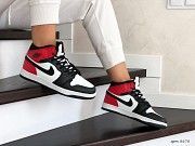 Женские зимние кроссовки белые с черным и красным Air Jordan 1 Retro 8678 Мелитополь
