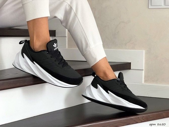 Женские зимние кроссовки черно белые Adidas Sharks 8650 Мелитополь - изображение 1