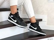 Женские зимние кроссовки черные с белым Air Jordan 1 Retro 8675 Мелитополь