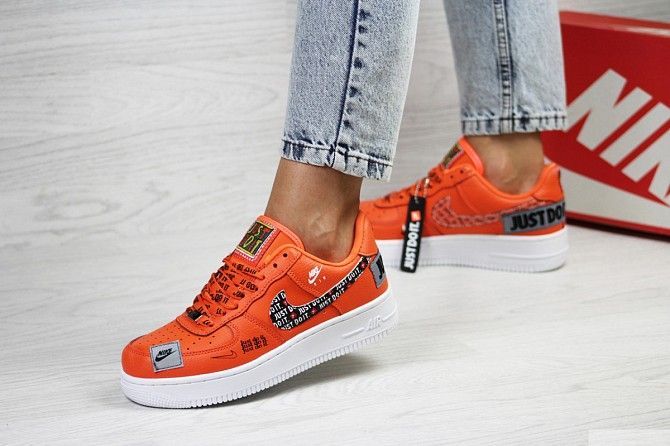 Женские кроссовки оранжевые Nike Air Force 1 Just Do It 8075 Мелитополь - изображение 1