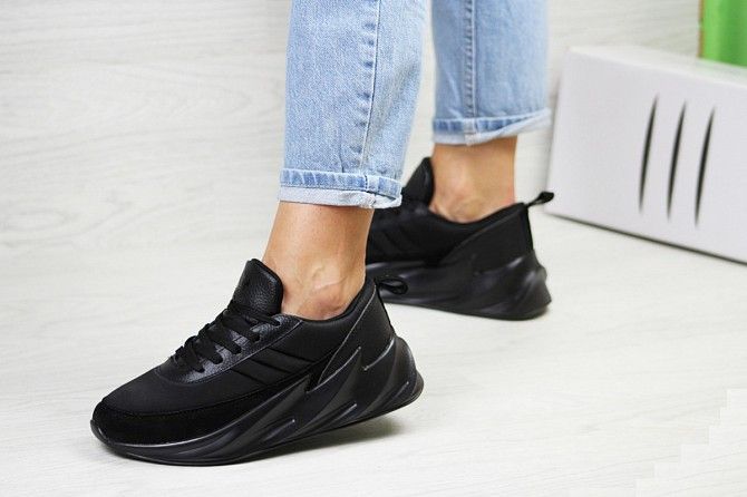 Женские кроссовки черные Adidas Sharks 7940 Мелитополь - изображение 1