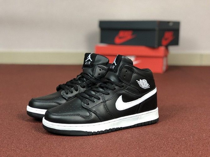 Женские кроссовки черные с белым Air Jordan 1 Retro 8583 Мелитополь - изображение 1