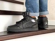 Мужские зимние кроссовки черные Air Jordan 1 Retro 8670 Мелитополь
