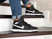Мужские зимние кроссовки черные с белым Air Jordan 1 Retro 8674 Мелитополь