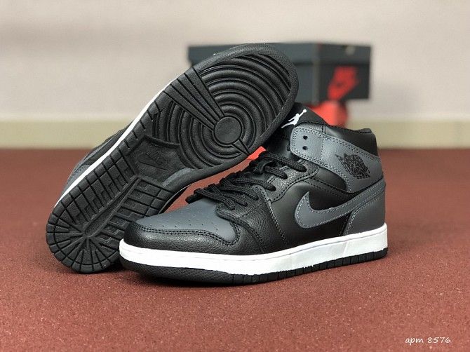 Мужские кроссовки серые с черным Air Jordan 1 Retro 8576 Мелитополь - изображение 1