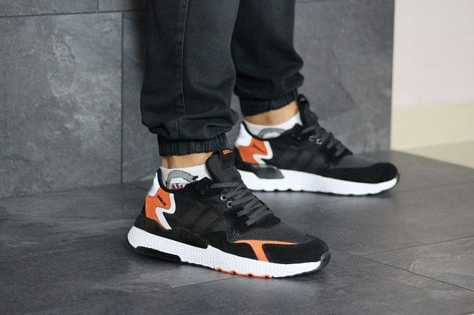 Мужские кроссовки черные с белым и оранжевым Jogger Boost 8427 Мелитополь - изображение 1