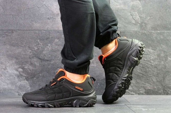 Мужские кроссовки черные с оранжевым Merrell 7075 Мелитополь - изображение 1