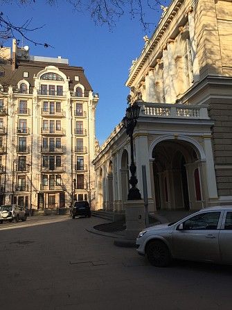 Эксклюзивные двухкомнатные апартаменты в центре прямо с оперным театром окна в окна Одесса - изображение 1