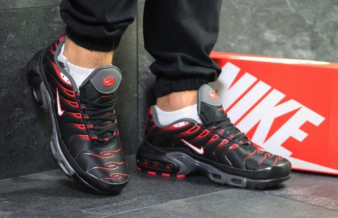 Кроссовки мужские черные с красным Air Max 95 TN Plus 6136 Мелитополь - изображение 1
