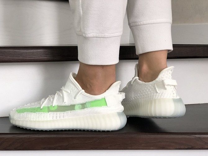 Женские кроссовки белые с зеленым x Yeezy Boost 8903 Мелитополь - изображение 1