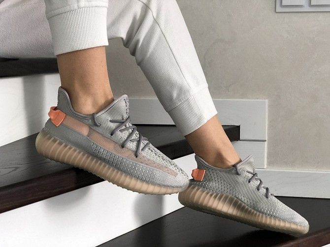 Женские кроссовки серые с персиковым x Yeezy Boost 8902 Мелитополь - изображение 1