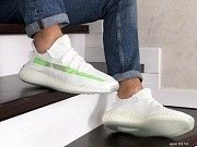 Мужские кроссовки белые с салатовым x Yeezy Boost 8894 Мелитополь