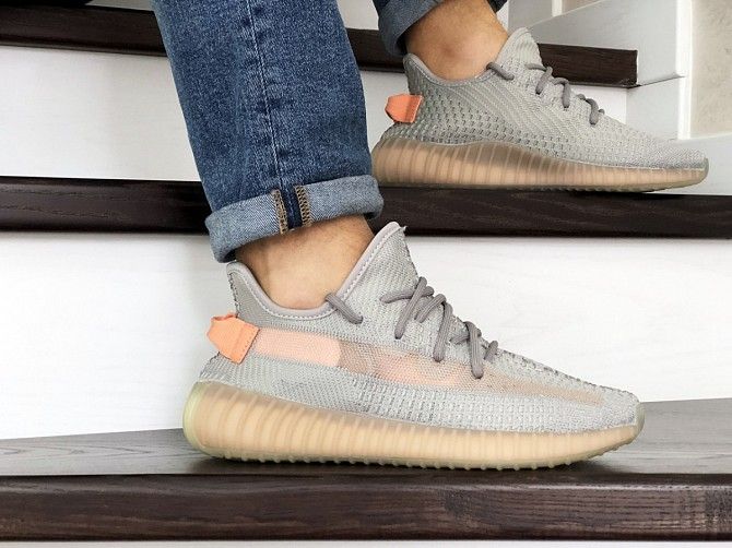 Мужские кроссовки серые с персиковым x Yeezy Boost 8890 Мелитополь - изображение 1