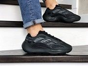 Мужские кроссовки рефлективные черные Yeezy Boost 700 V3 8995 Мелитополь