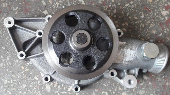 ВОДЯНОЙ НАСОС (ПОМПА) ФОРД КАРГО 320-380 Л.С. Київ - изображение 1