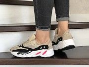Женские кроссовки бежевые с белым Yeezy Boost 700 9219 Мелитополь