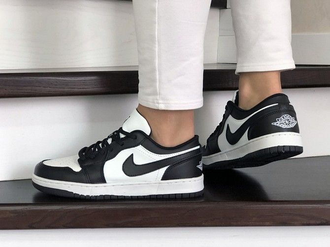 Женские кроссовки белые с черным Air Jordan 1 Low 9159 Мелитополь - изображение 1