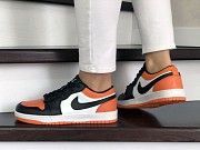 Женские кроссовки белые с черным и оранжевым Air Jordan 1 Low 9160 Мелитополь
