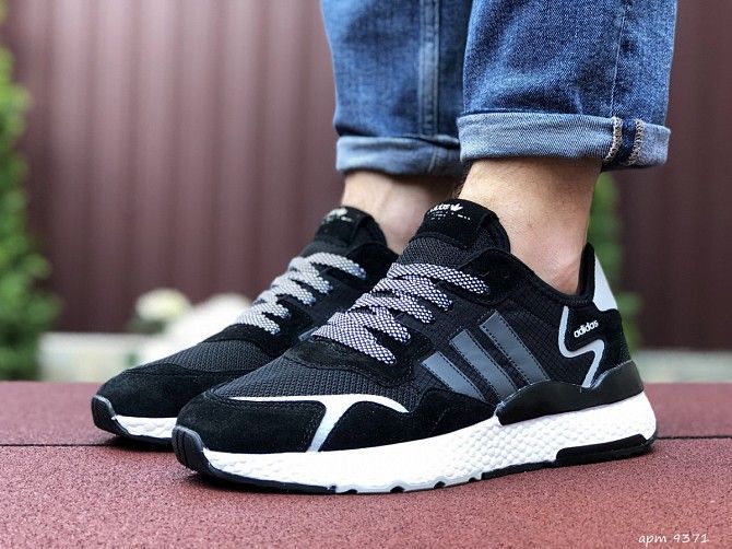 Мужские кроссовки черные с белым Jogger Boost 9371 Мелитополь - изображение 1