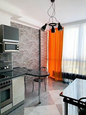 Продам 1 комнатную квартиру на Семена Палия 40 кв.м. Одесса - изображение 1