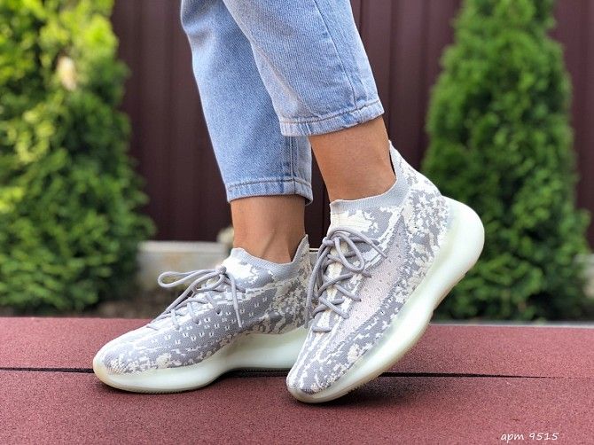 Женские кроссовки серые с белым Boost 9515 Мелитополь - изображение 1