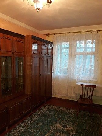 Сдается однокомнатная квартира рядом с метро Академгородок. Небольшая, чистая квартира с мебелью ... Київ - изображение 1