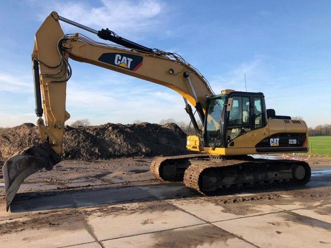 Услуги и аренда экскаватора CAT 323DL Обухов - изображение 1