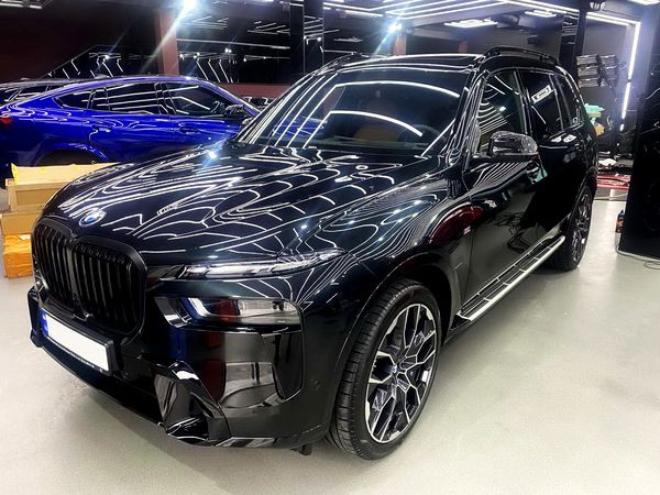 182 BMW X7 40D 2024 черный аренда прокат внедорожника Киев - изображение 1