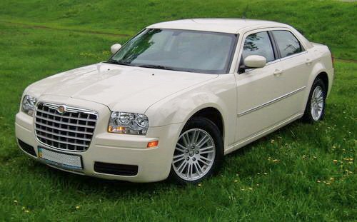 130 Chrysler 300C ванильный прокат авто Киев - изображение 1