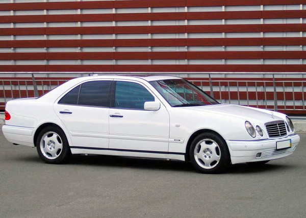 174 Mercedes W210 белый аренда авто Киев - изображение 1