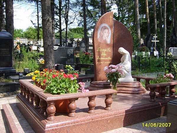 Гранитные памятники на 2 столбах Одесса - изображение 1