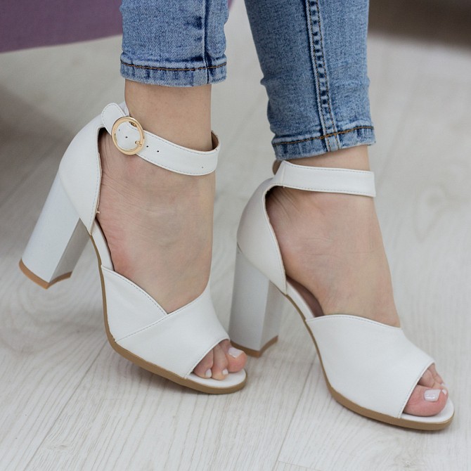Женские босоножки Fashion Zachary 2703 38 размер 24,5 см Белый Житомир - изображение 1