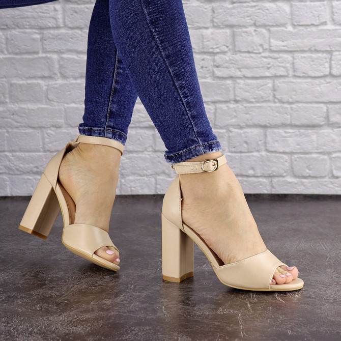 Женские босоножки на каблуке Fashion Cliff 1557 40 размер 25,5 см Бежевый Житомир - изображение 1