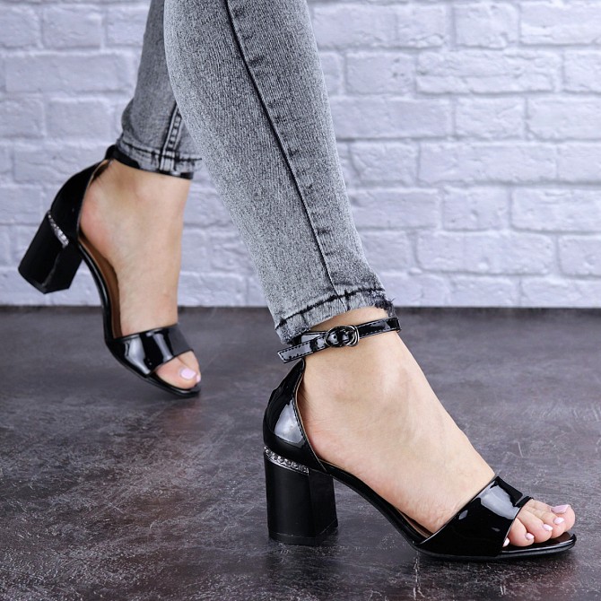 Женские босоножки на каблуке Fashion Hogie 1722 40 размер 25,5 см Черный Житомир - изображение 1