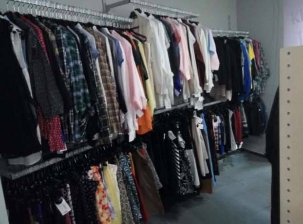 Продам торгове обладнання (меблі для магазину секонду) Львов - изображение 1