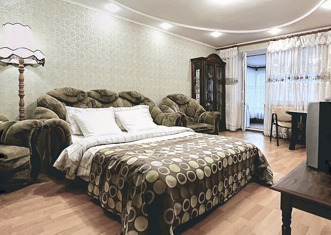 Квартира с большой верандой на Отрадном посуточно Киев - изображение 1