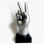 Наградные статуэтки на заказ, статуэтки в виде жеста Peace Киев