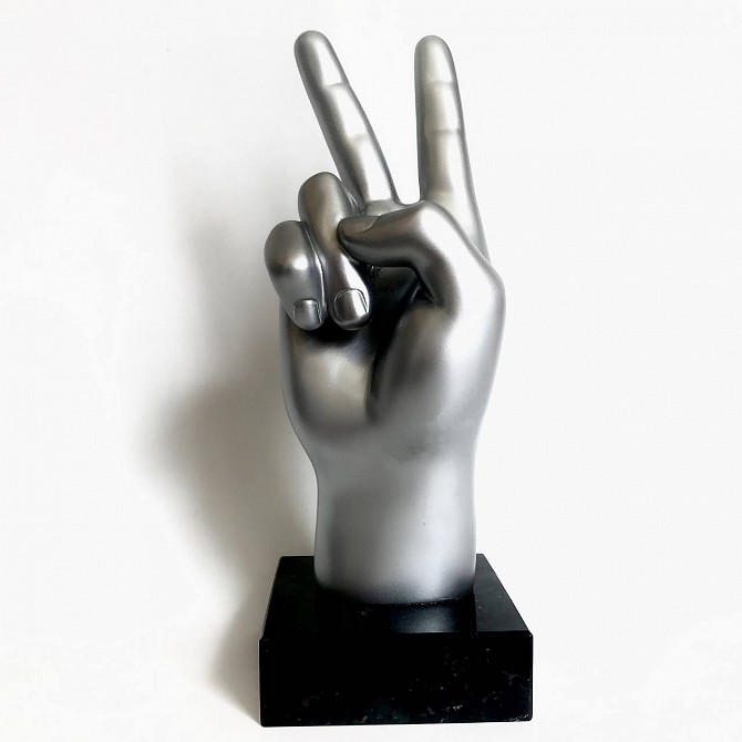 Наградные статуэтки на заказ, статуэтки в виде жеста Peace Київ - изображение 1